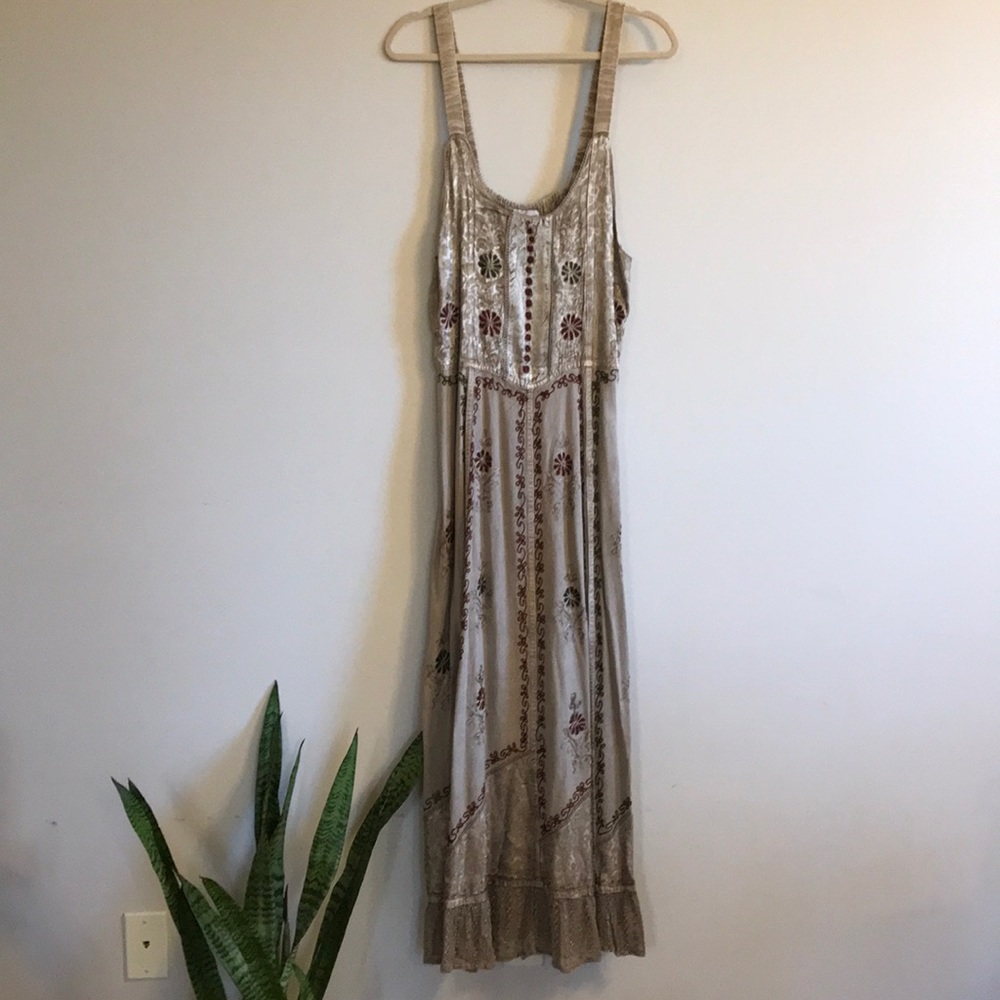 Embroidered maxi dress